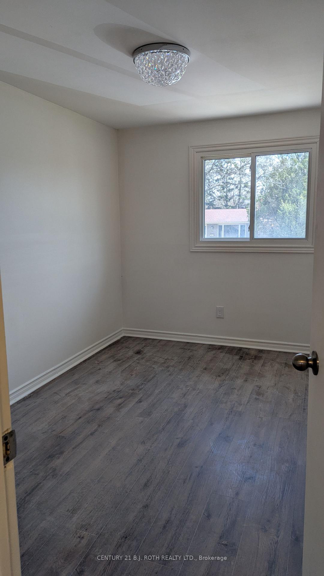 Photo 10 of Unit Upper, 20 Meadowland Avenue, Barrie, Allandale Heights — HOMEH