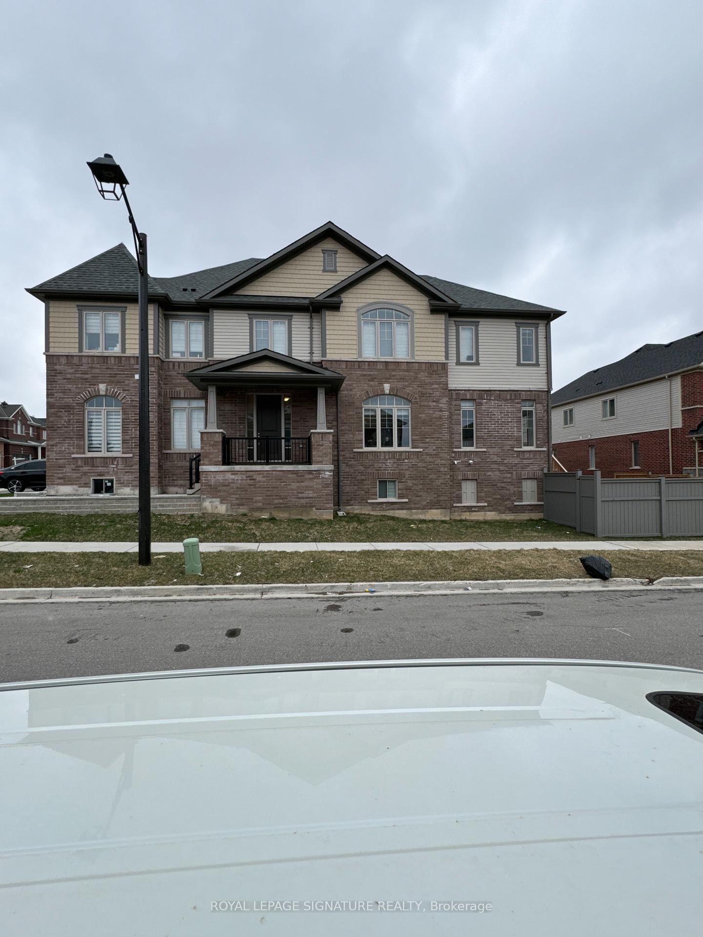 Photo 2 of 95 Broadacre Drive, Kitchener — HOMEH