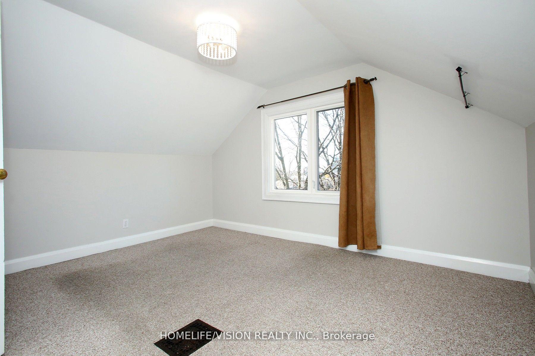 Photo 15 of 106 Oshawa Boulevard N, Oshawa, O'Neill — HOMEH
