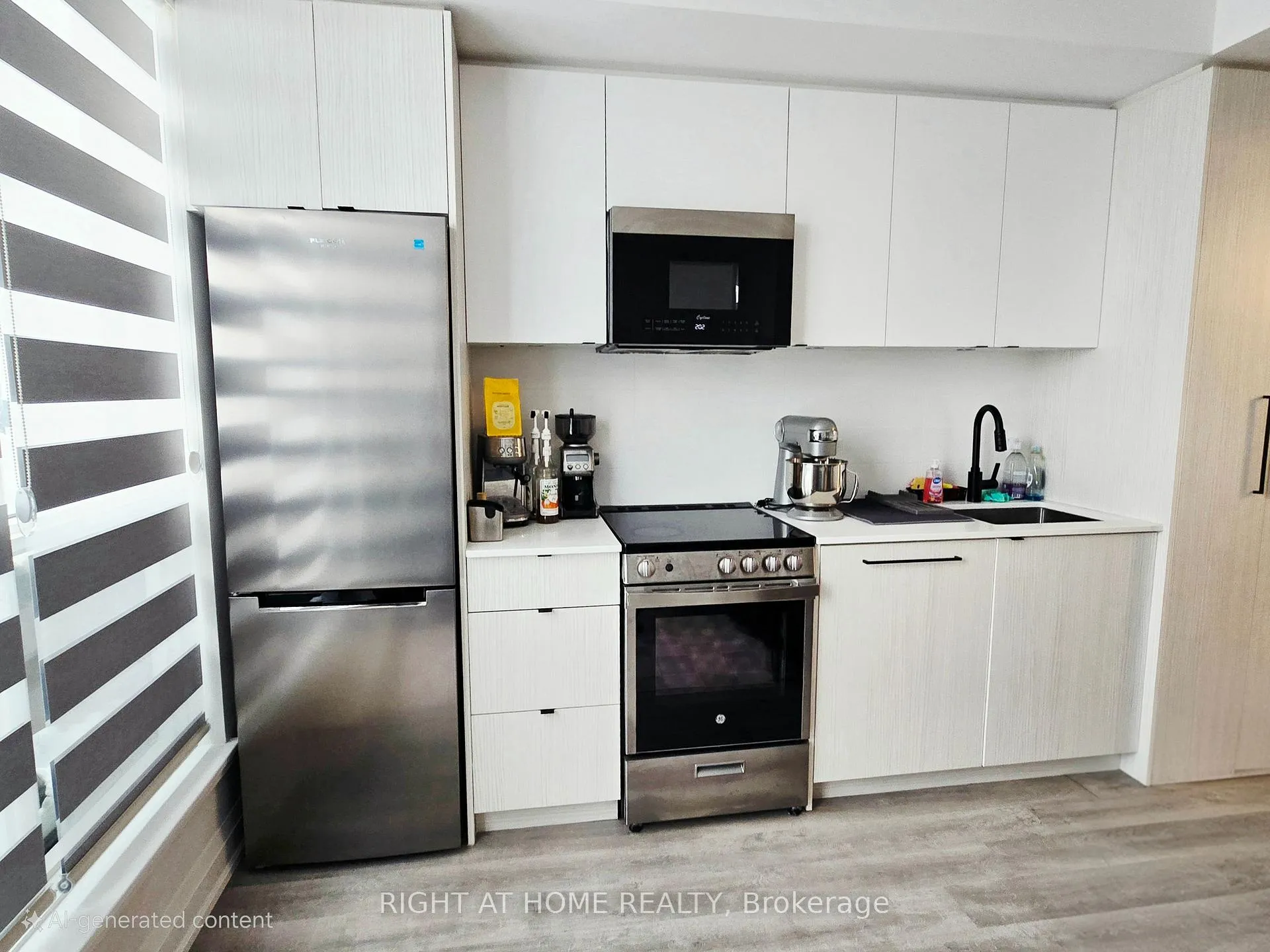 Photo 3 of Unit 804, 2369 Danforth Avenue, Toronto, East End-Danforth — HOMEH