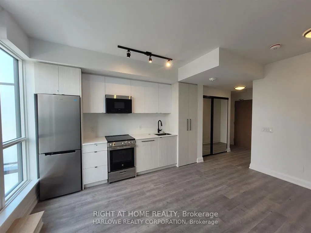 Photo 4 of Unit 804, 2369 Danforth Avenue, Toronto, East End-Danforth — HOMEH