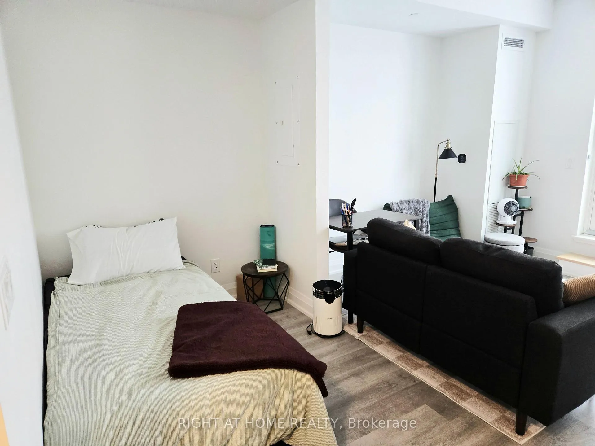 Photo 7 of Unit 804, 2369 Danforth Avenue, Toronto, East End-Danforth — HOMEH