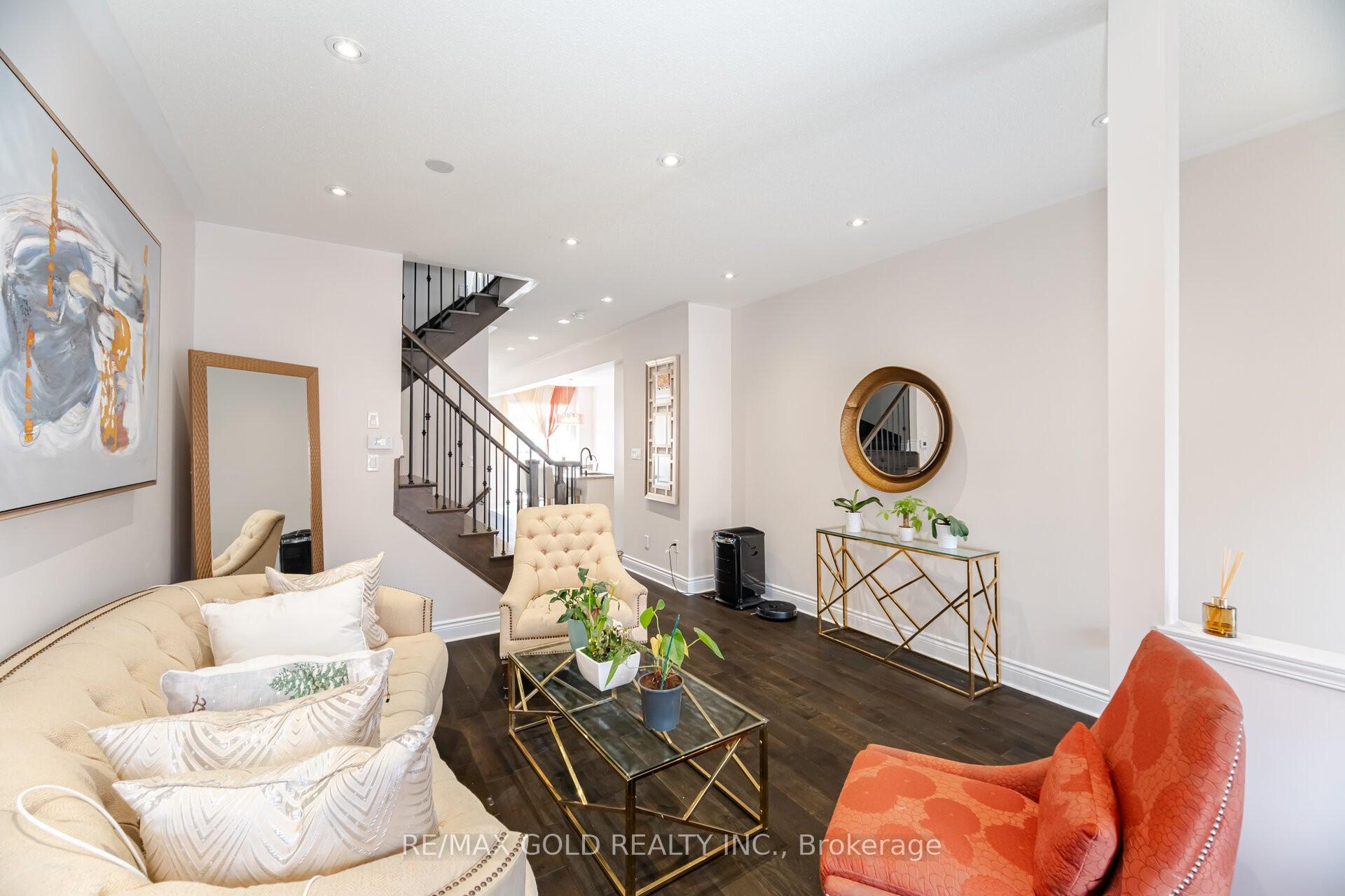 Photo 2 of 22 Yellowknife Road, Brampton, Sandringham-Wellington North — HOMEH