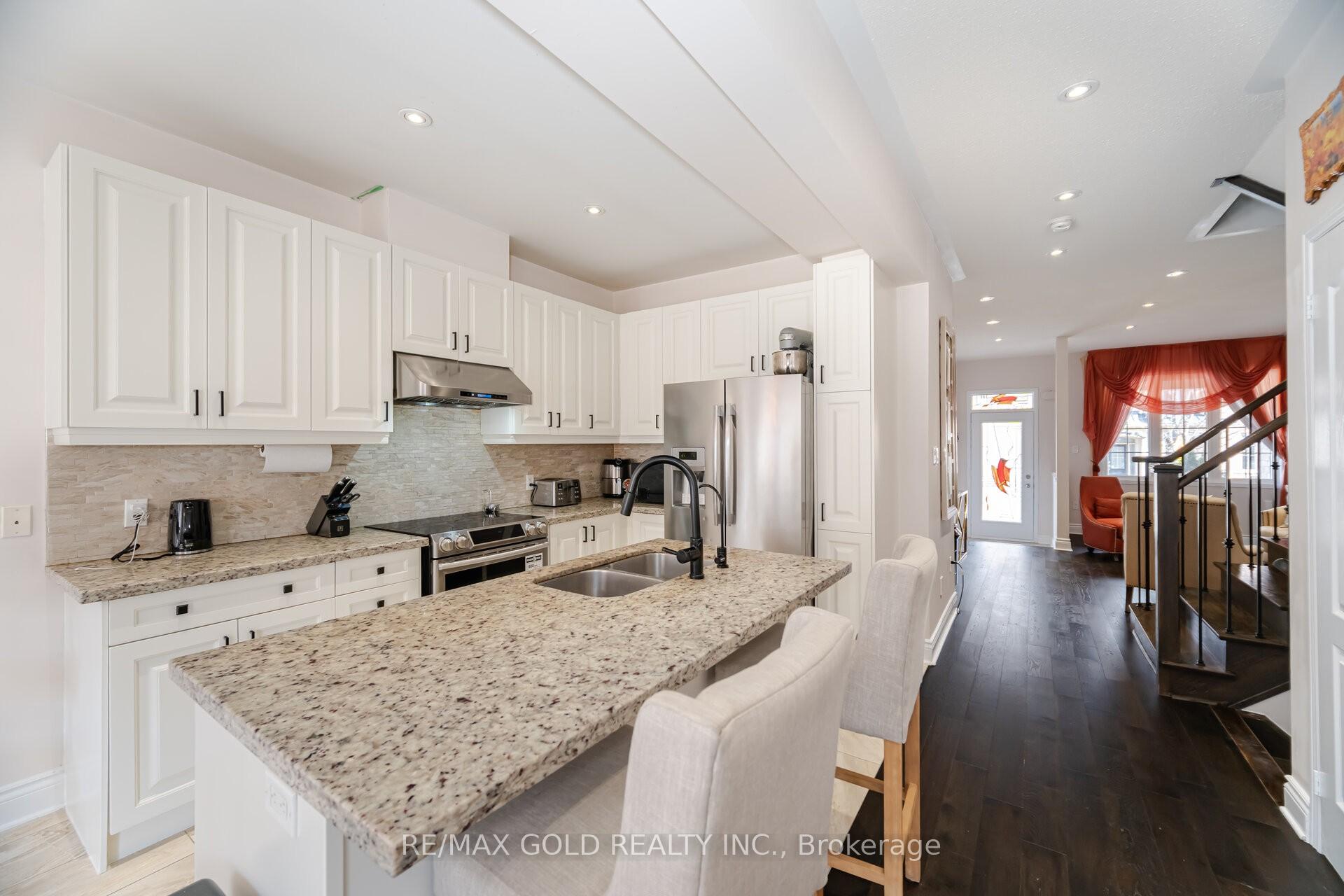 Photo 3 of 22 Yellowknife Road, Brampton, Sandringham-Wellington North — HOMEH