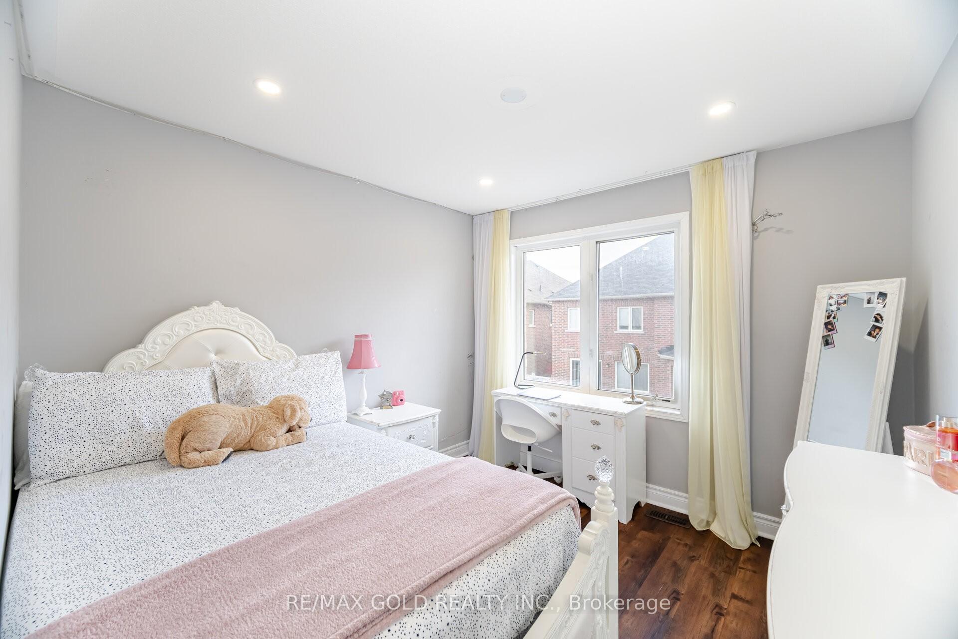 Photo 15 of 22 Yellowknife Road, Brampton, Sandringham-Wellington North — HOMEH