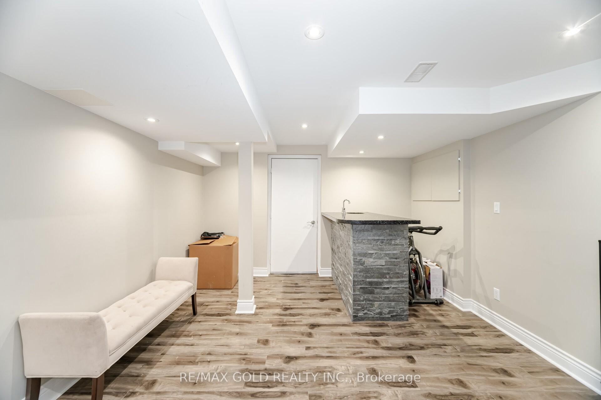 Photo 16 of 22 Yellowknife Road, Brampton, Sandringham-Wellington North — HOMEH