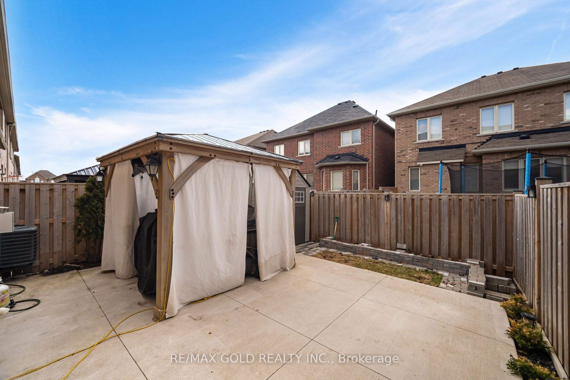 Photo 14 of 22 Yellowknife Road, Brampton, Sandringham-Wellington North — HOMEH