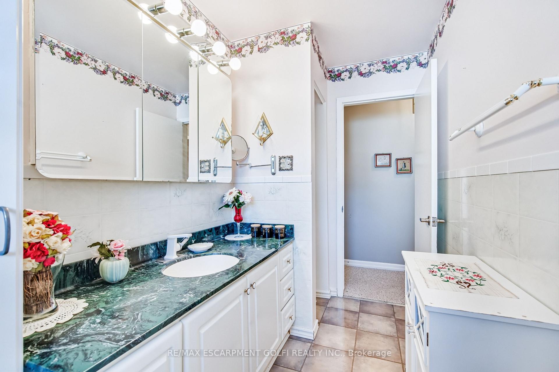 Photo 12 of 25 Blanche Court, Hamilton, Gershome — HOMEH