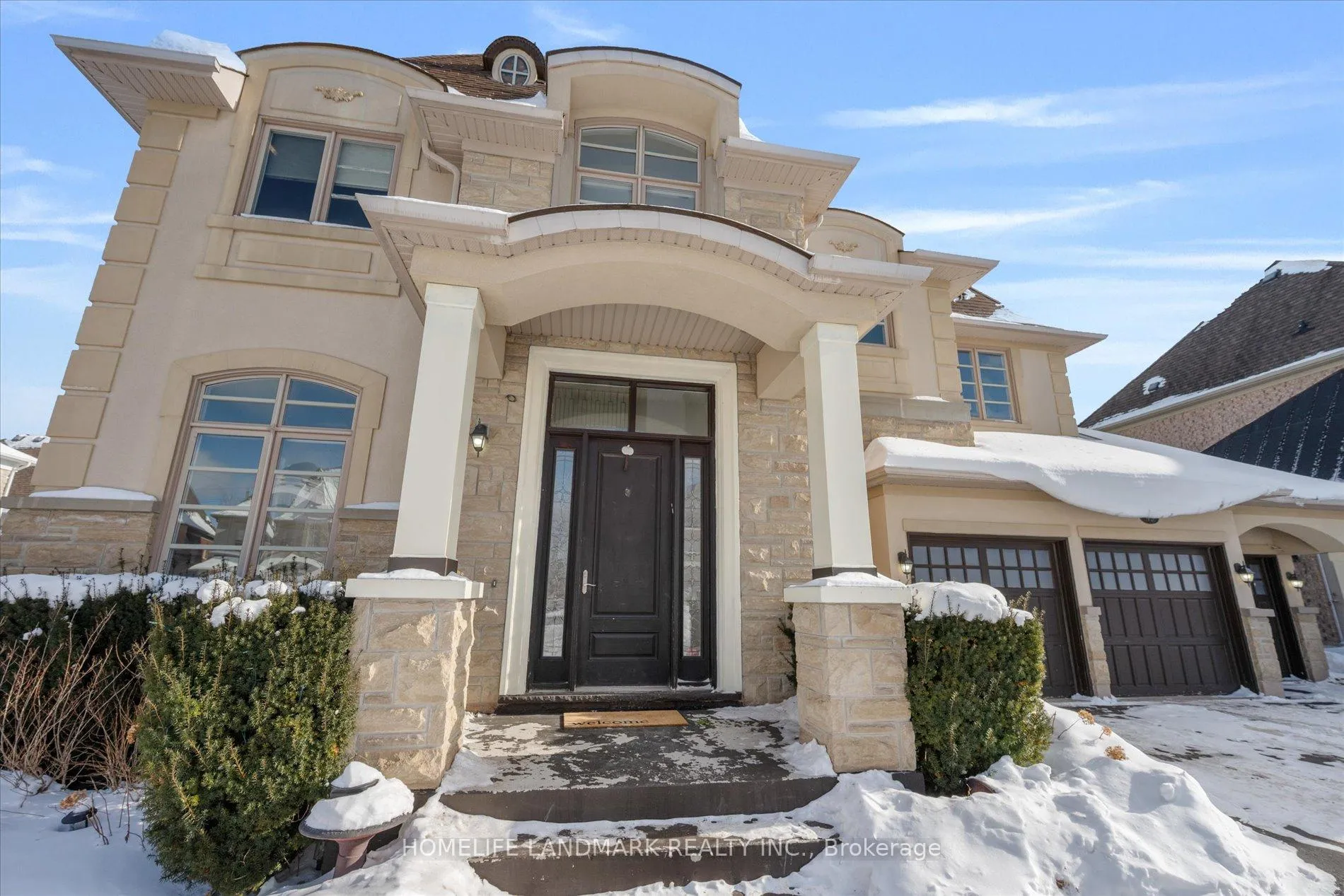 Photo 3 of 45 Carisbrooke Circle, Aurora, Bayview Southeast — HOMEH
