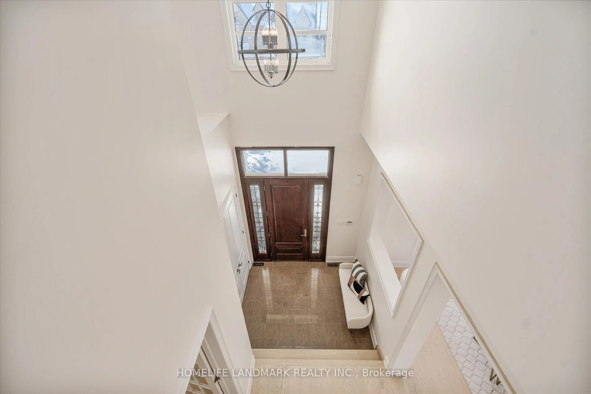 Photo 6 of 45 Carisbrooke Circle, Aurora, Bayview Southeast — HOMEH