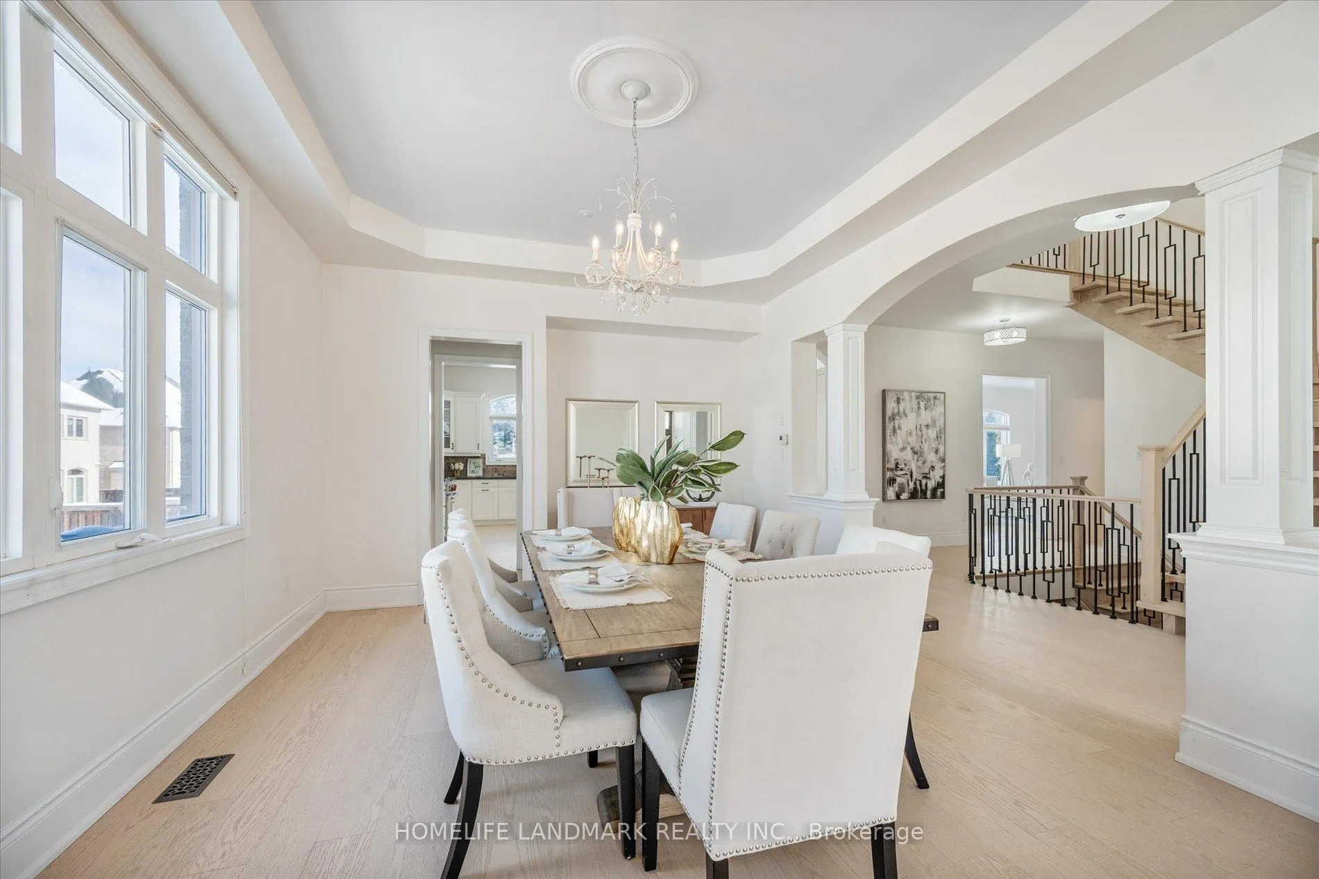 Photo 9 of 45 Carisbrooke Circle, Aurora, Bayview Southeast — HOMEH