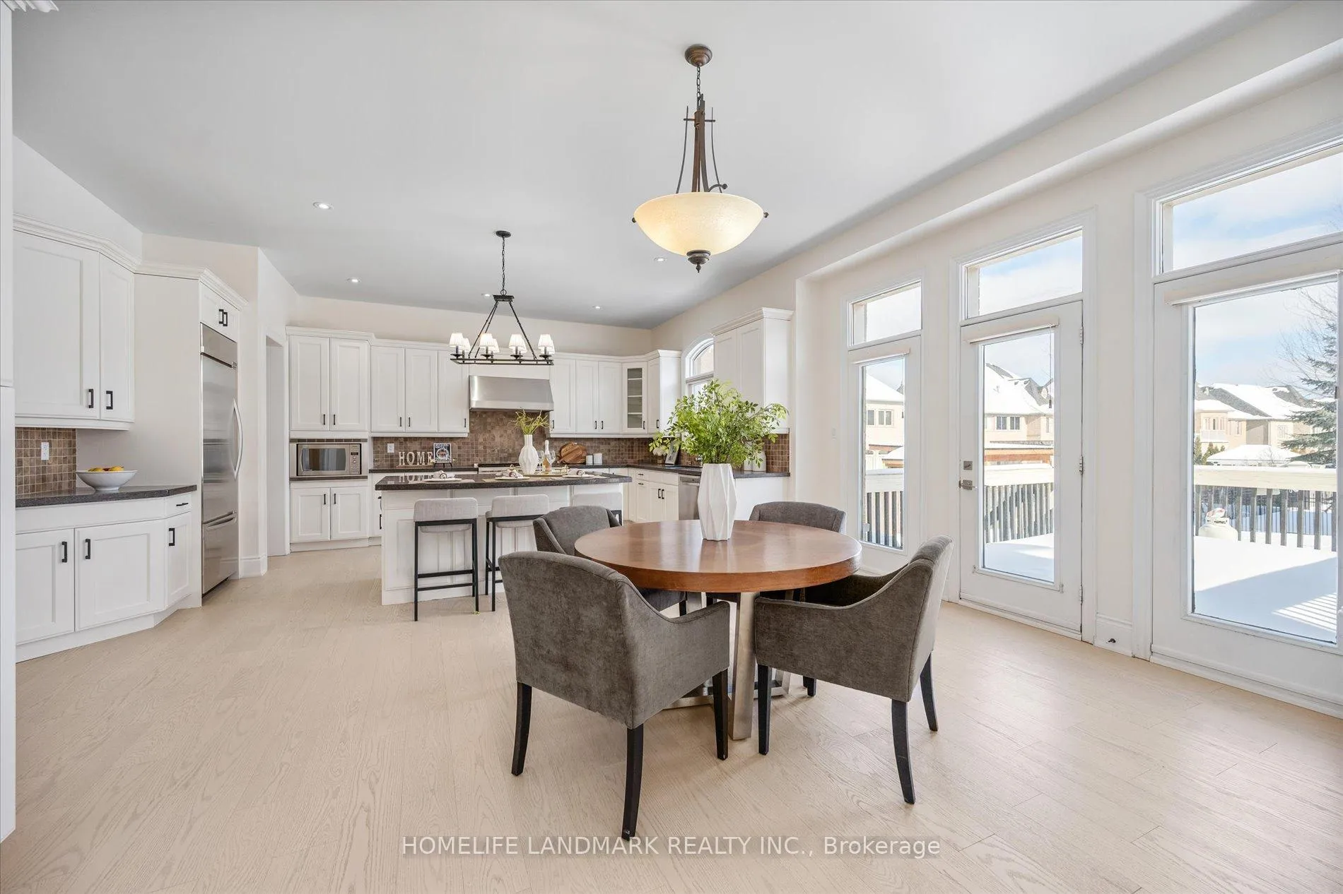 Photo 11 of 45 Carisbrooke Circle, Aurora, Bayview Southeast — HOMEH