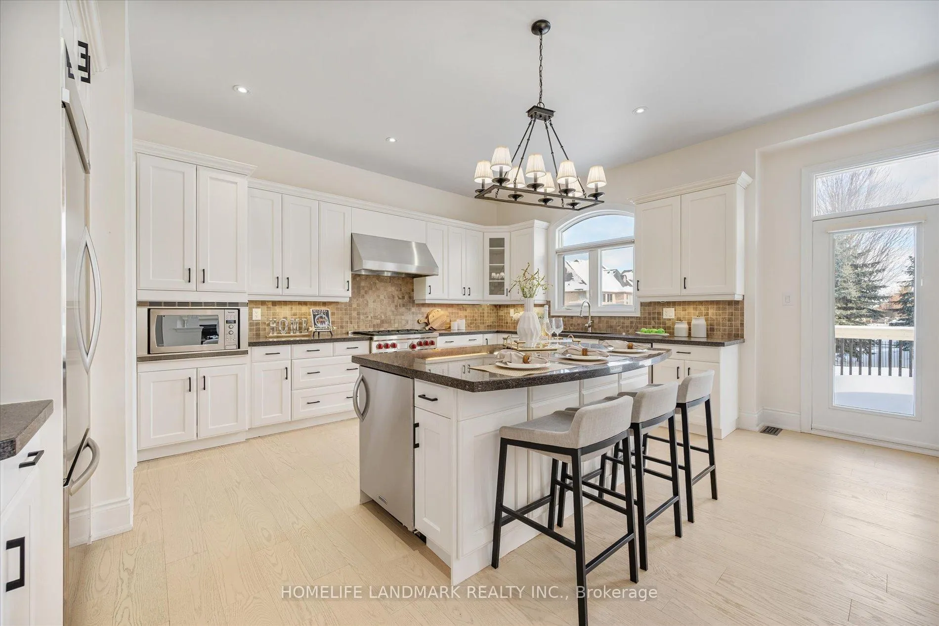 Photo 13 of 45 Carisbrooke Circle, Aurora, Bayview Southeast — HOMEH