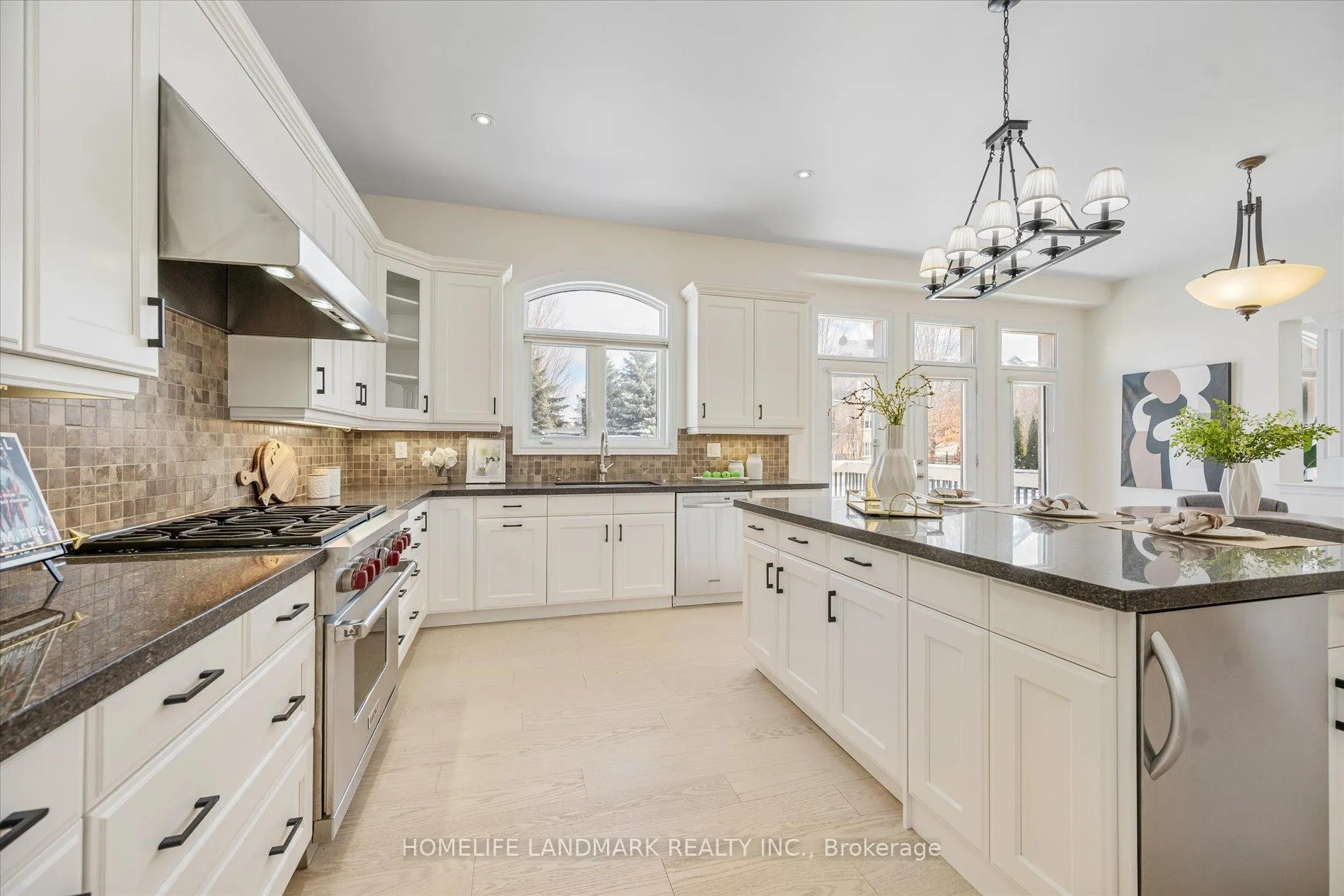 Photo 14 of 45 Carisbrooke Circle, Aurora, Bayview Southeast — HOMEH