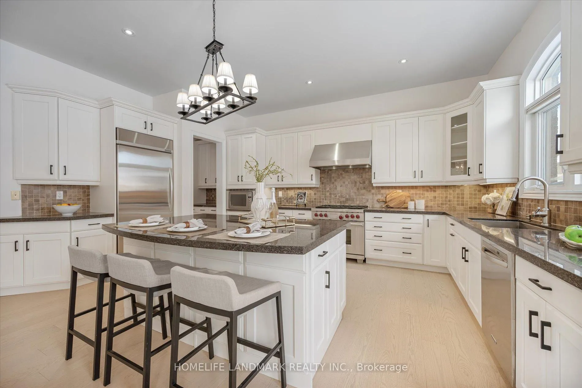 Photo 17 of 45 Carisbrooke Circle, Aurora, Bayview Southeast — HOMEH