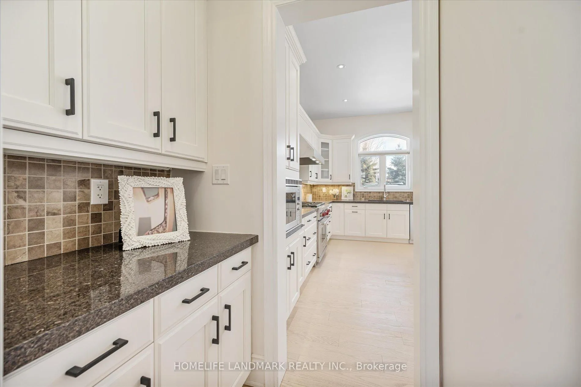 Photo 18 of 45 Carisbrooke Circle, Aurora, Bayview Southeast — HOMEH