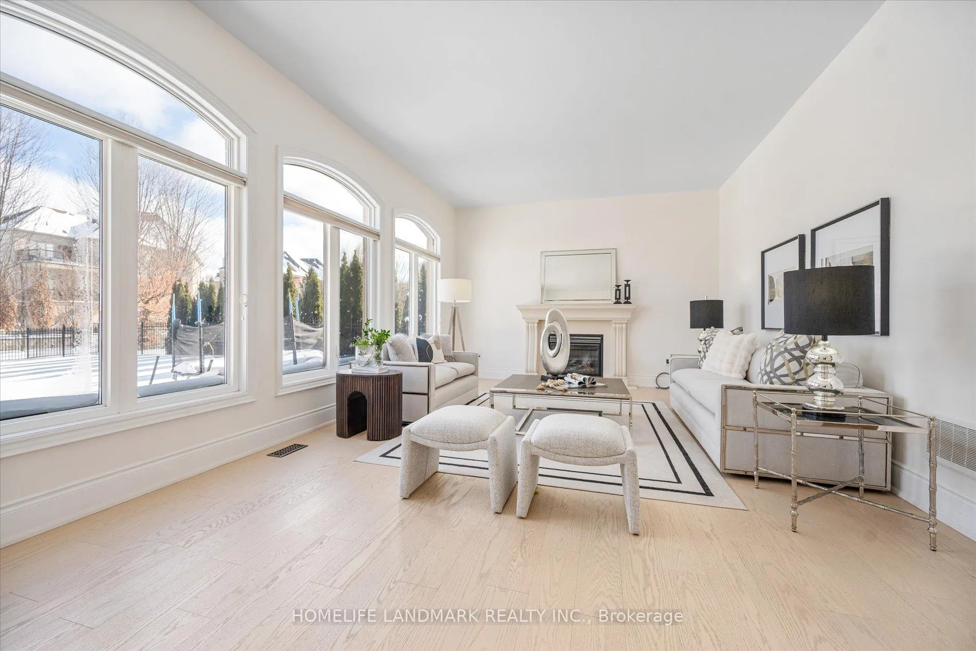 Photo 19 of 45 Carisbrooke Circle, Aurora, Bayview Southeast — HOMEH