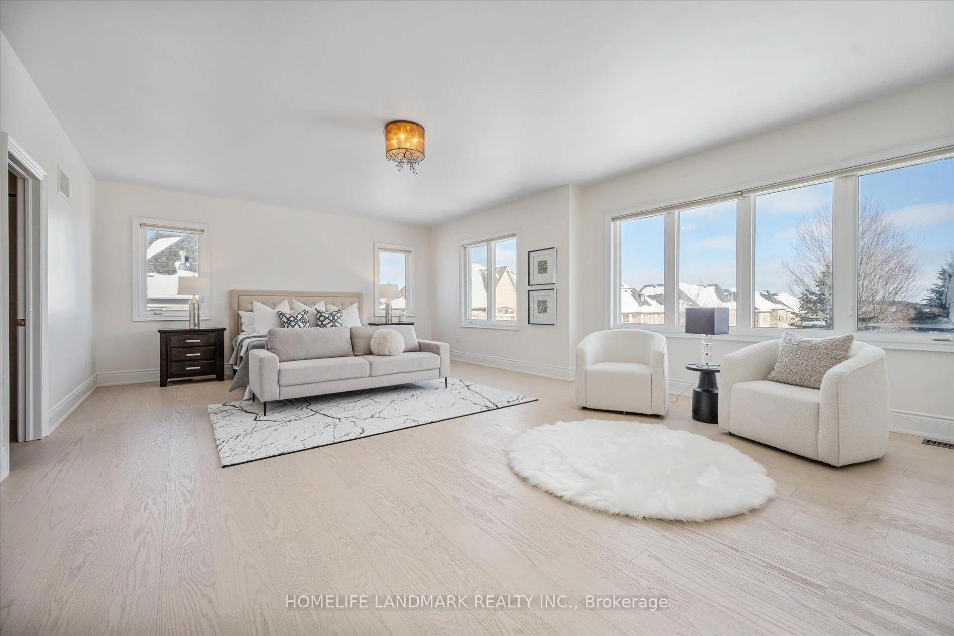 Photo 27 of 45 Carisbrooke Circle, Aurora, Bayview Southeast — HOMEH