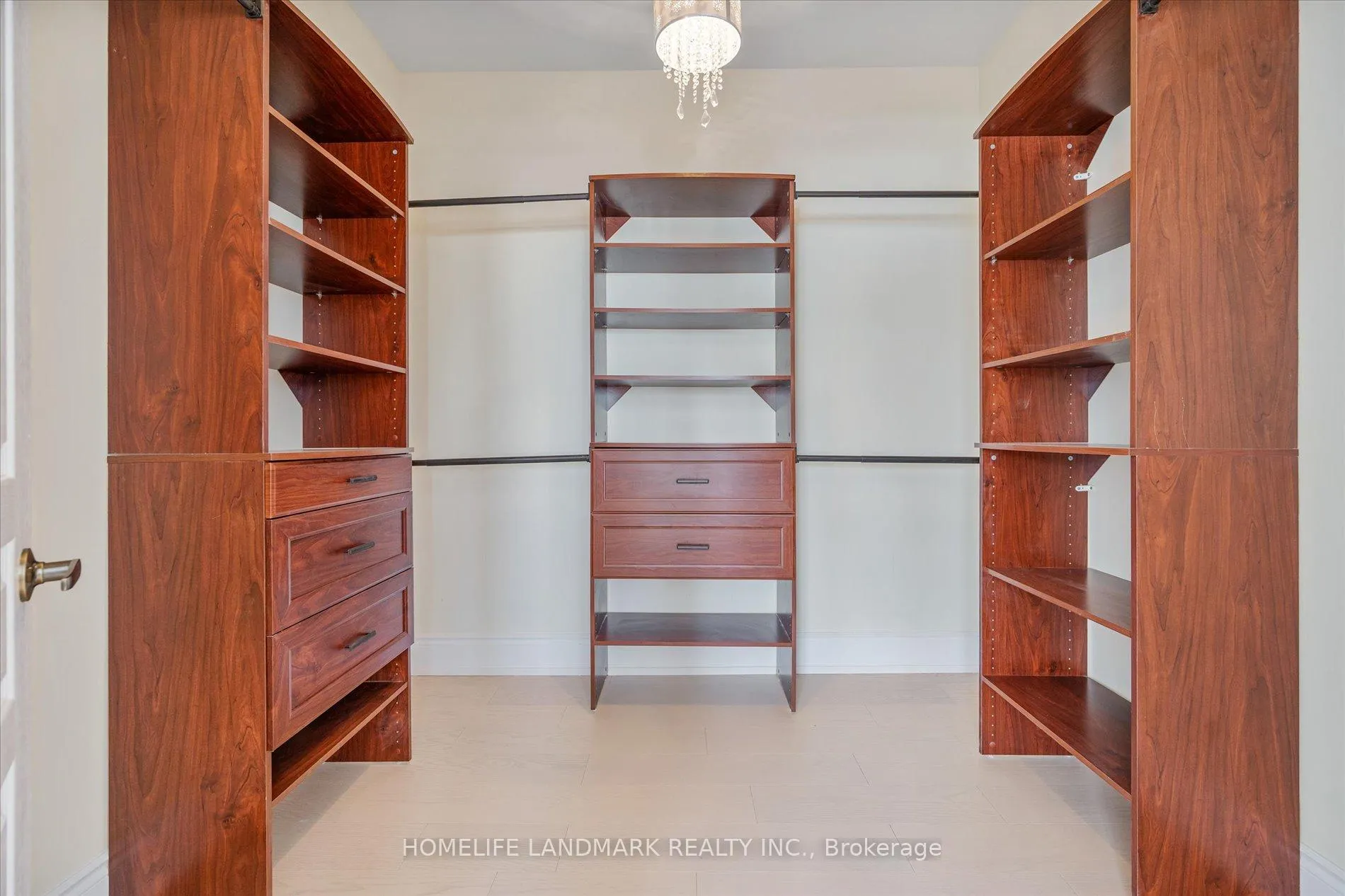 Photo 32 of 45 Carisbrooke Circle, Aurora, Bayview Southeast — HOMEH