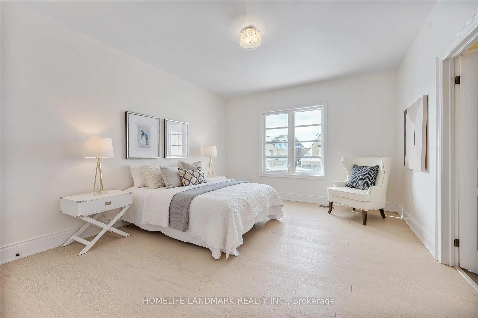 Photo 33 of 45 Carisbrooke Circle, Aurora, Bayview Southeast — HOMEH