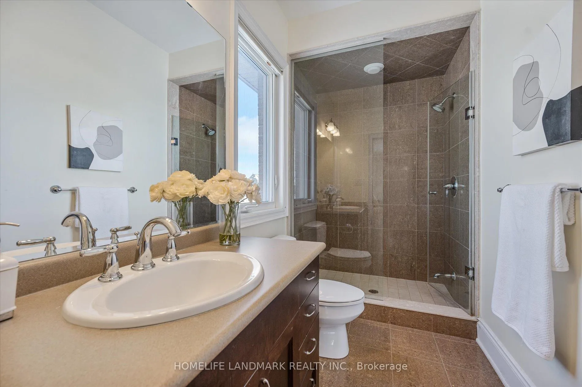Photo 37 of 45 Carisbrooke Circle, Aurora, Bayview Southeast — HOMEH