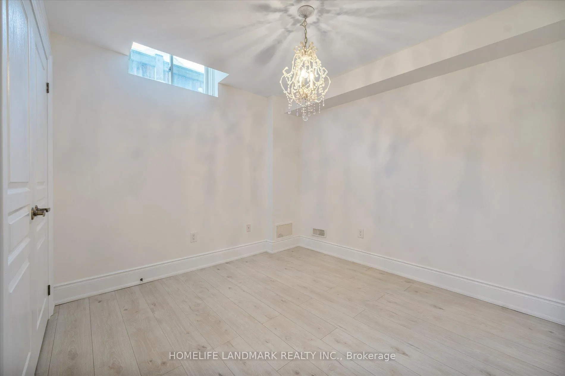 Photo 42 of 45 Carisbrooke Circle, Aurora, Bayview Southeast — HOMEH