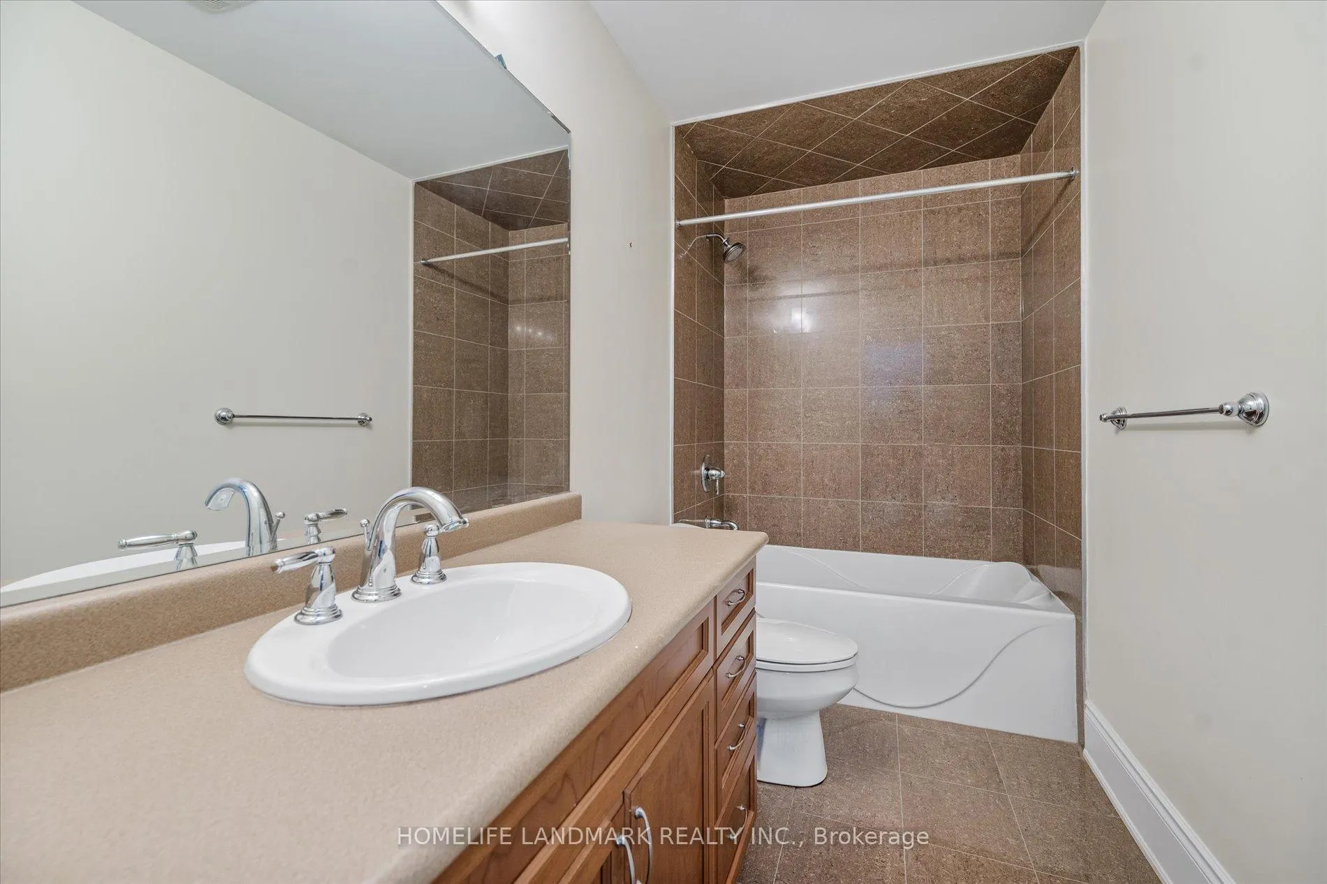 Photo 43 of 45 Carisbrooke Circle, Aurora, Bayview Southeast — HOMEH