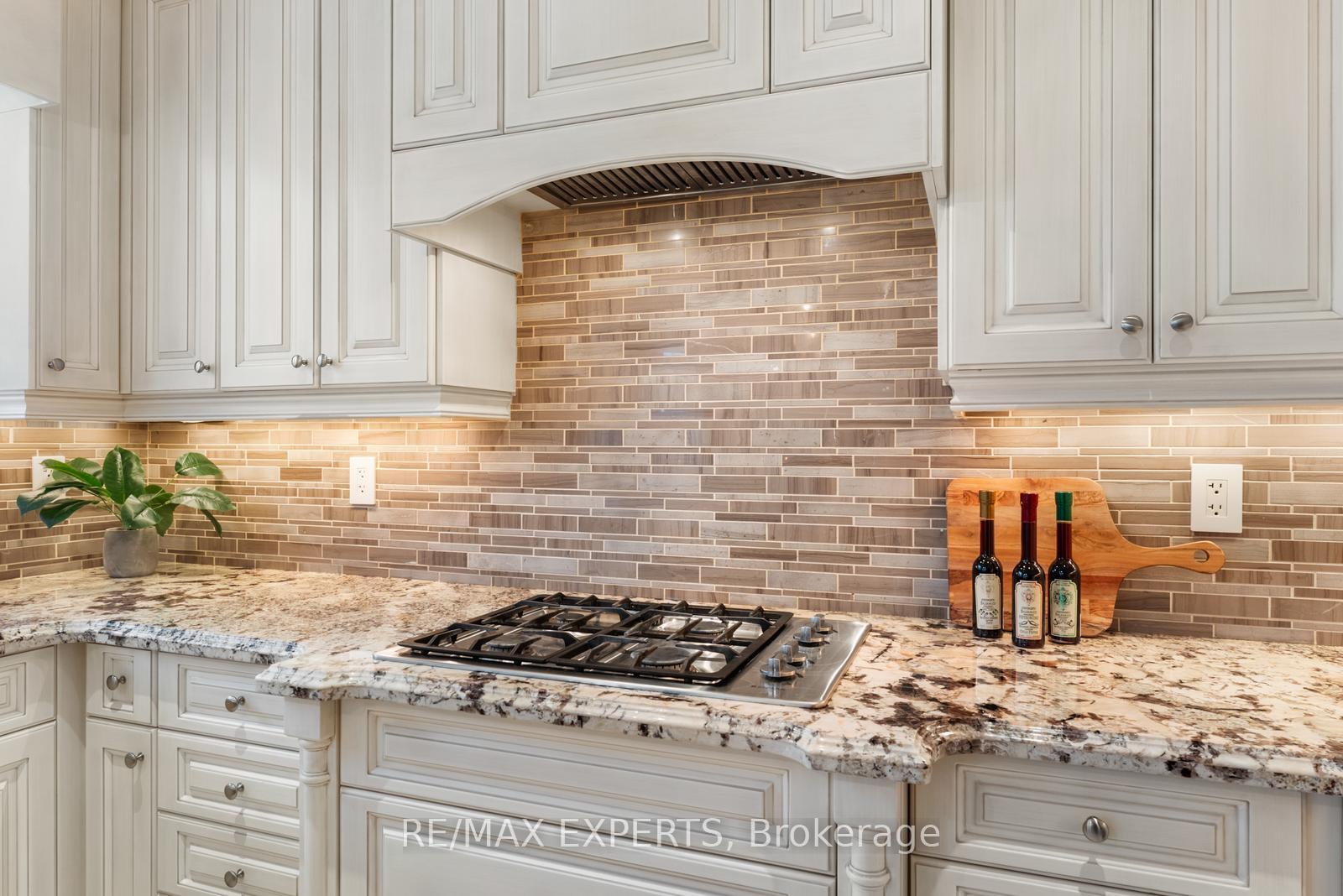 Photo 6 of 7 Drake Street, Vaughan, Vellore Village — HOMEH