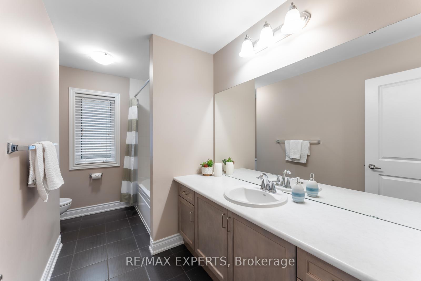 Photo 26 of 7 Drake Street, Vaughan, Vellore Village — HOMEH