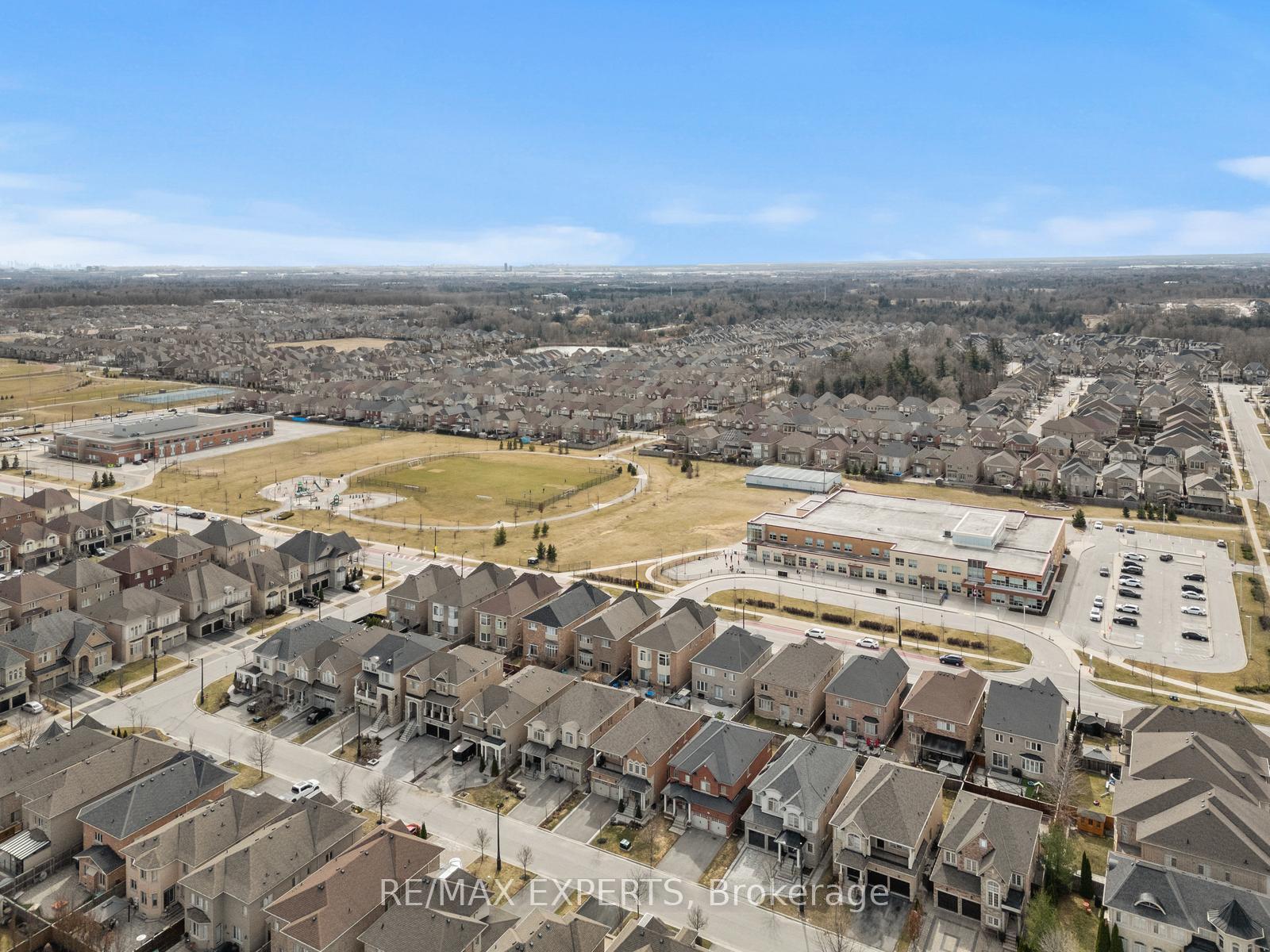 Photo 24 of 7 Drake Street, Vaughan, Vellore Village — HOMEH