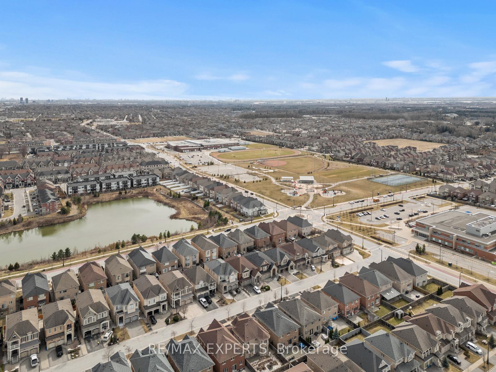 Photo 38 of 7 Drake Street, Vaughan, Vellore Village — HOMEH
