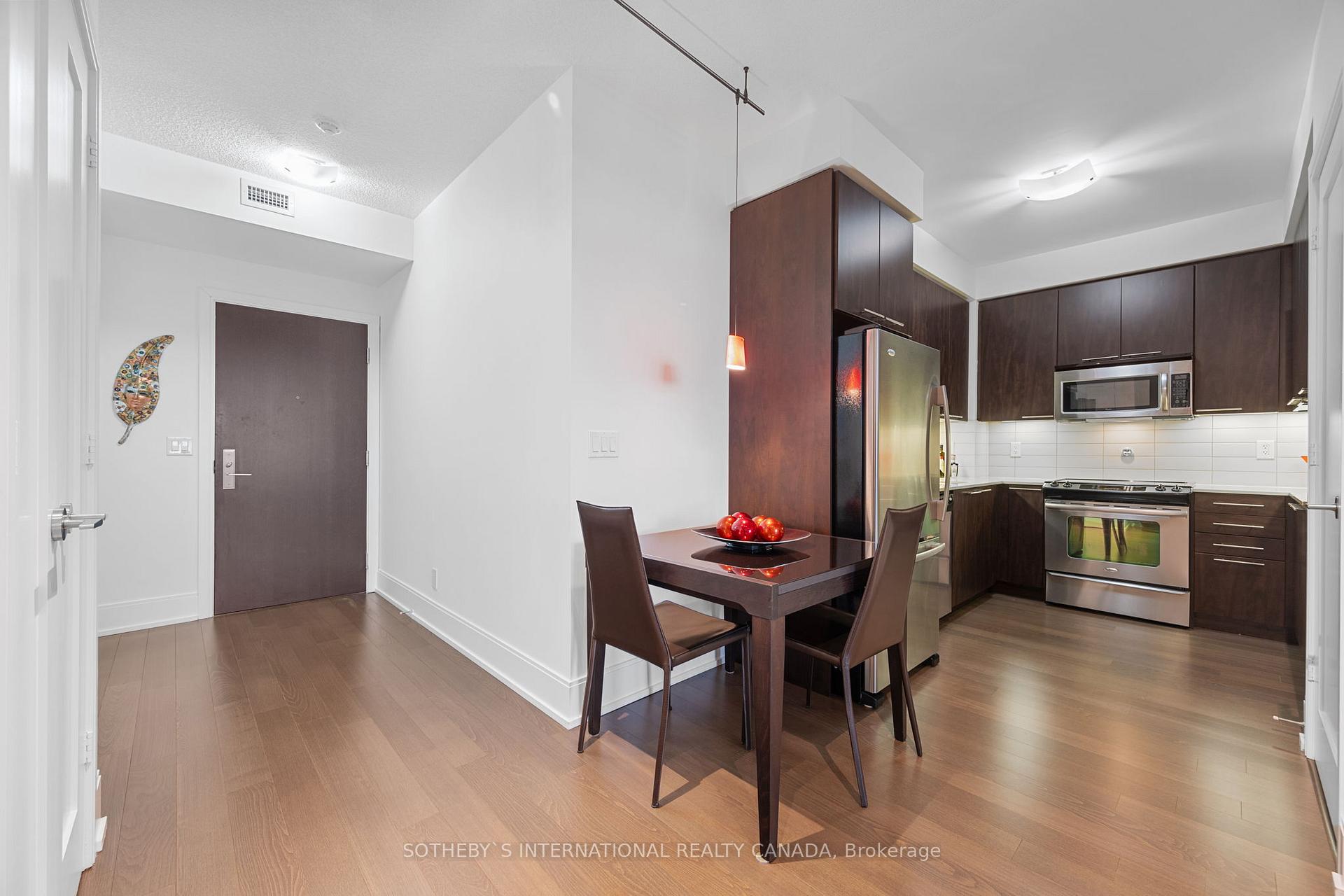 Photo 10 of Unit 1511, 70 Roehampton Avenue, Toronto, Mount Pleasant West — HOMEH
