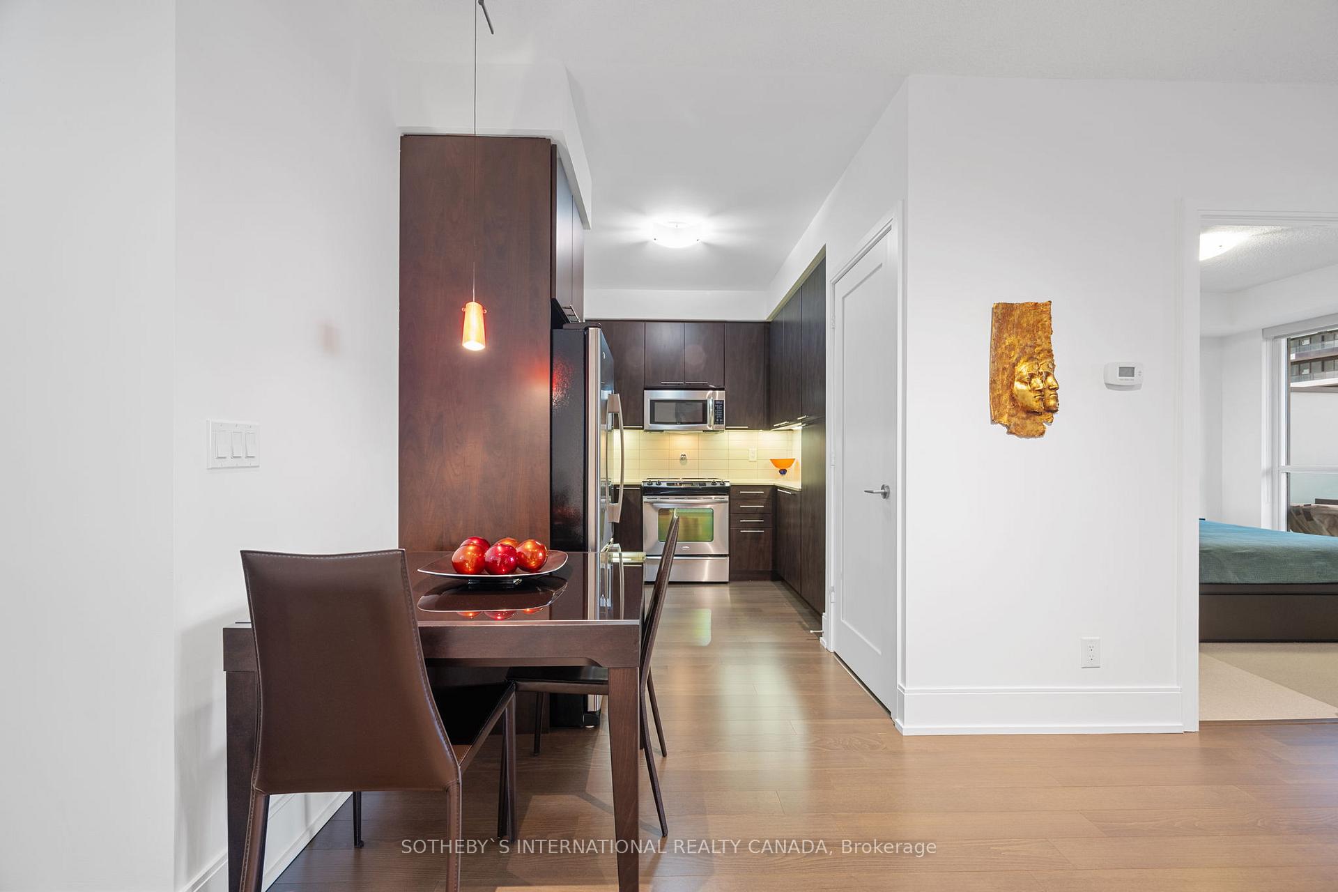 Photo 4 of Unit 1511, 70 Roehampton Avenue, Toronto, Mount Pleasant West — HOMEH