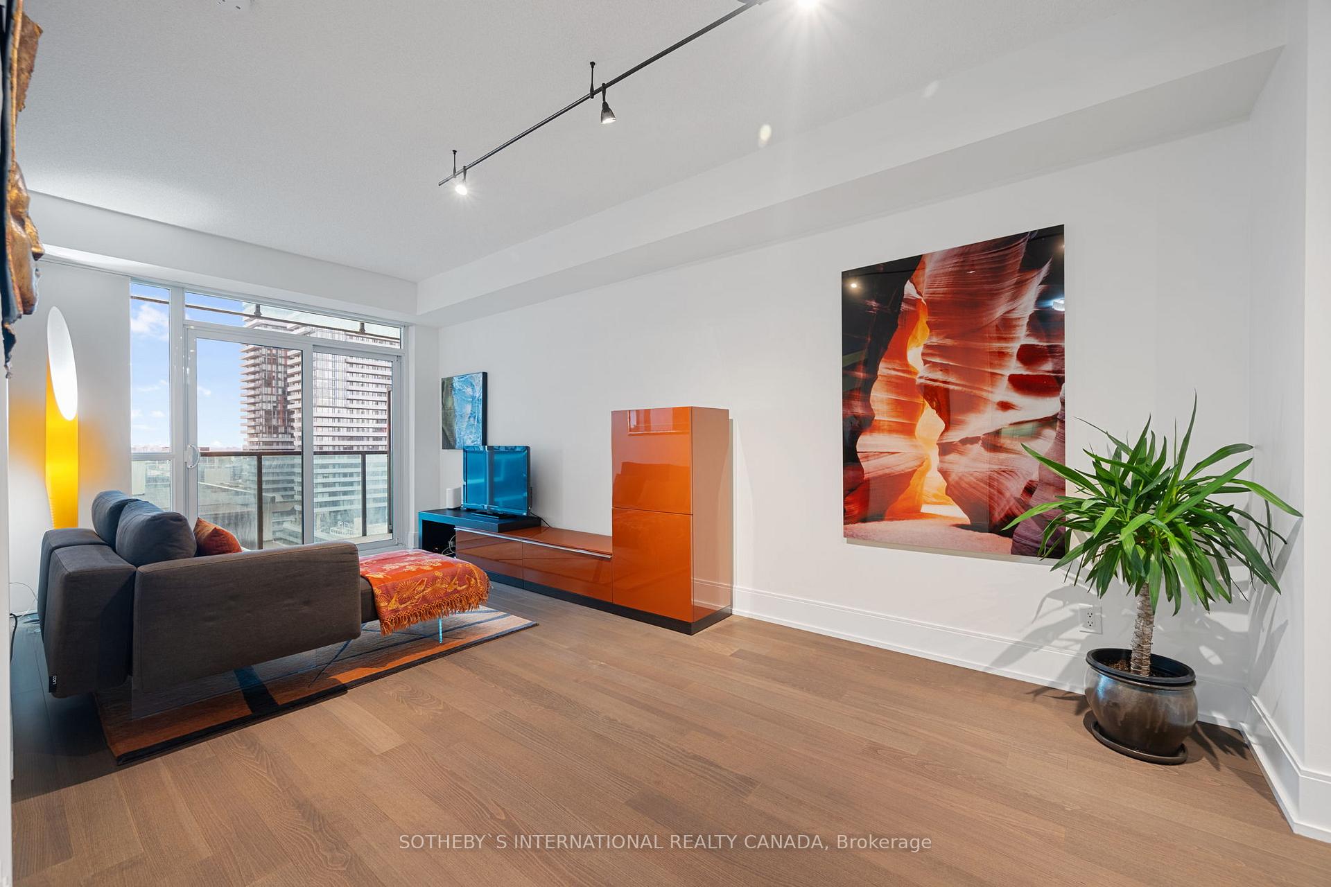 Photo 8 of Unit 1511, 70 Roehampton Avenue, Toronto, Mount Pleasant West — HOMEH
