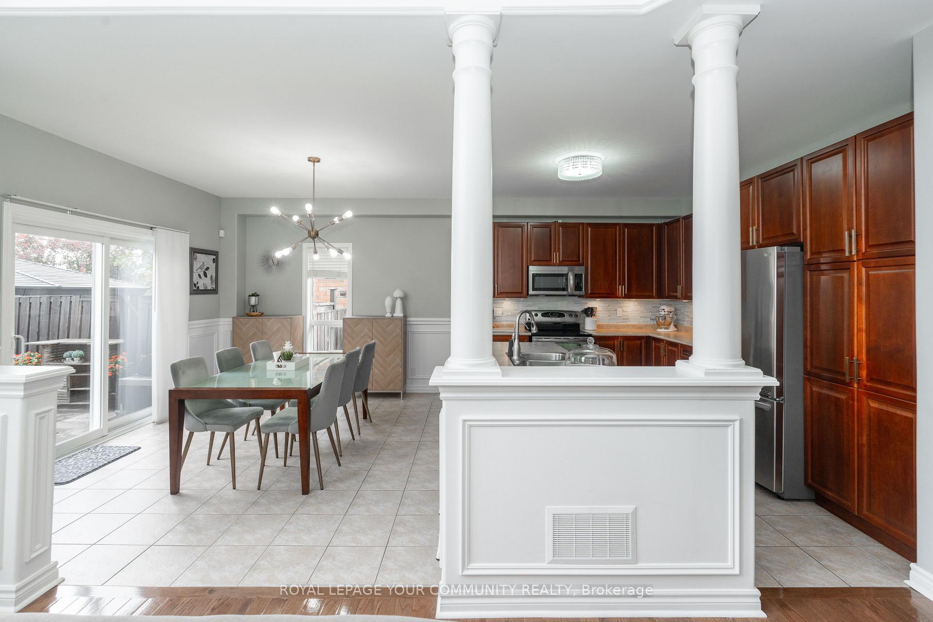 Photo 11 of 2 Connaught Lane, Barrie, Innis-Shore — HOMEH