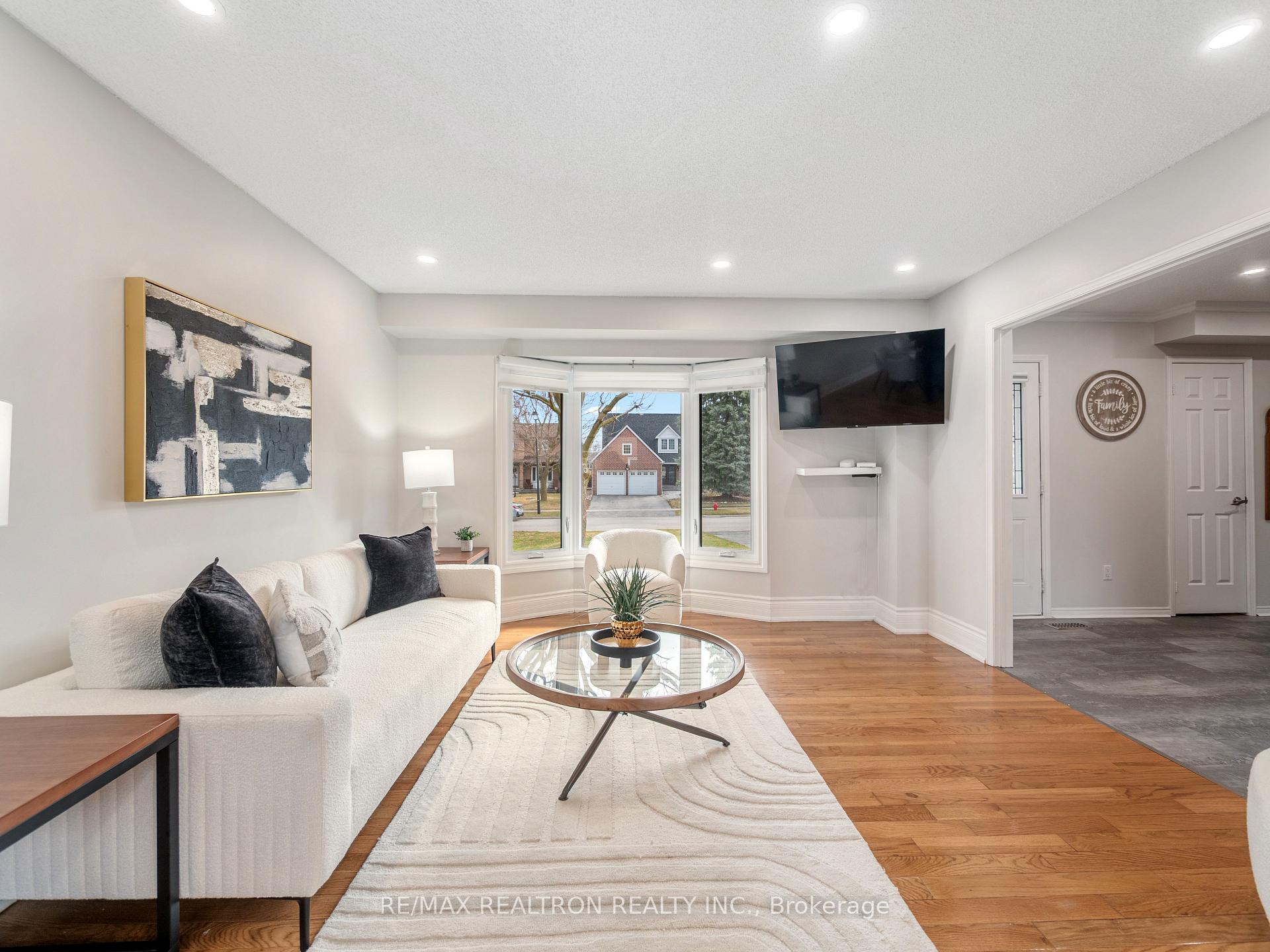 Photo 6 of 200 Willow Lane, Newmarket, Bristol-London — HOMEH