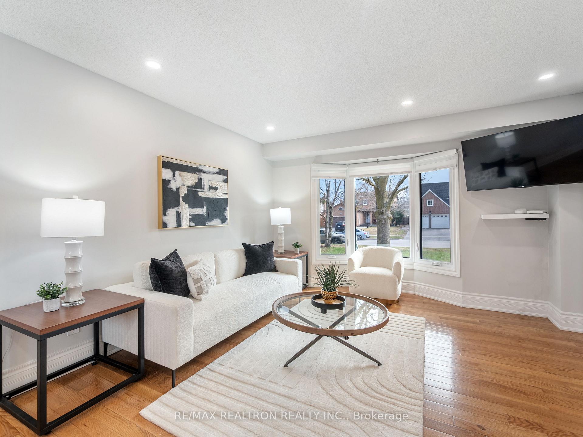 Photo 5 of 200 Willow Lane, Newmarket, Bristol-London — HOMEH