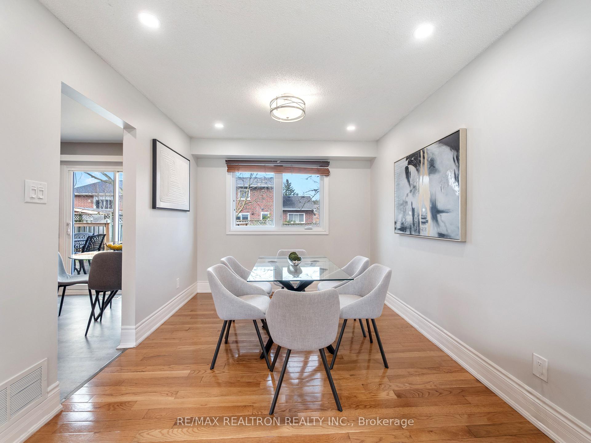 Photo 10 of 200 Willow Lane, Newmarket, Bristol-London — HOMEH