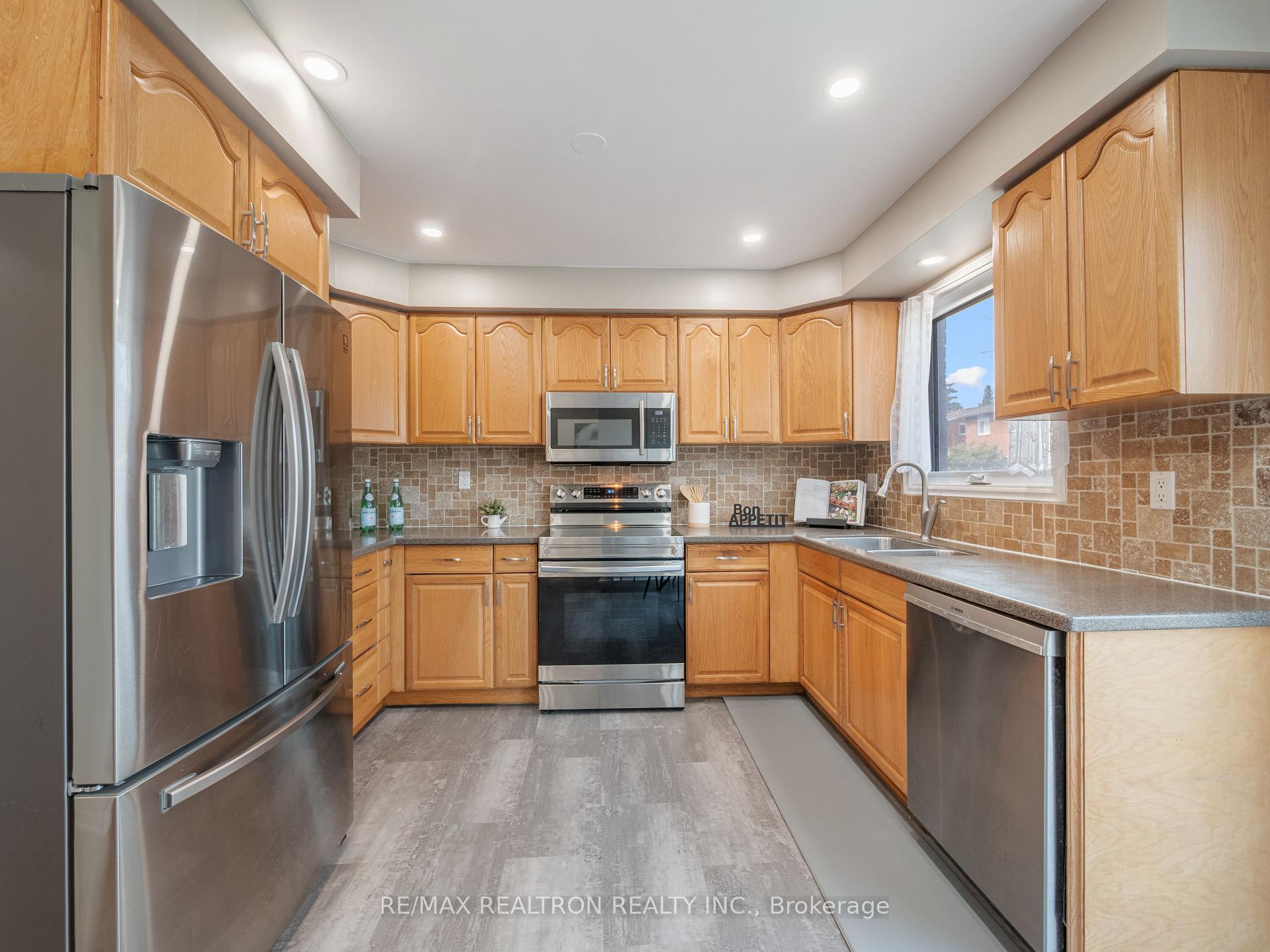 Photo 4 of 200 Willow Lane, Newmarket, Bristol-London — HOMEH