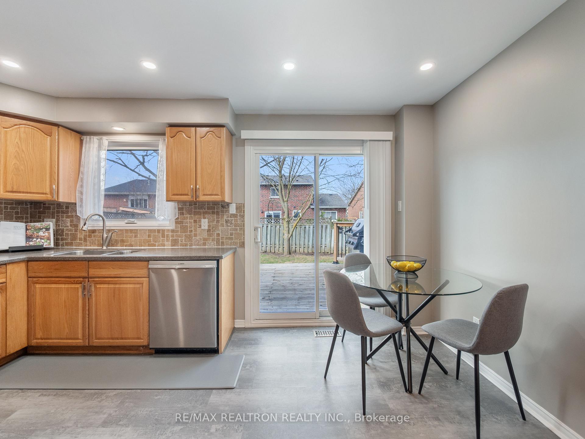 Photo 2 of 200 Willow Lane, Newmarket, Bristol-London — HOMEH