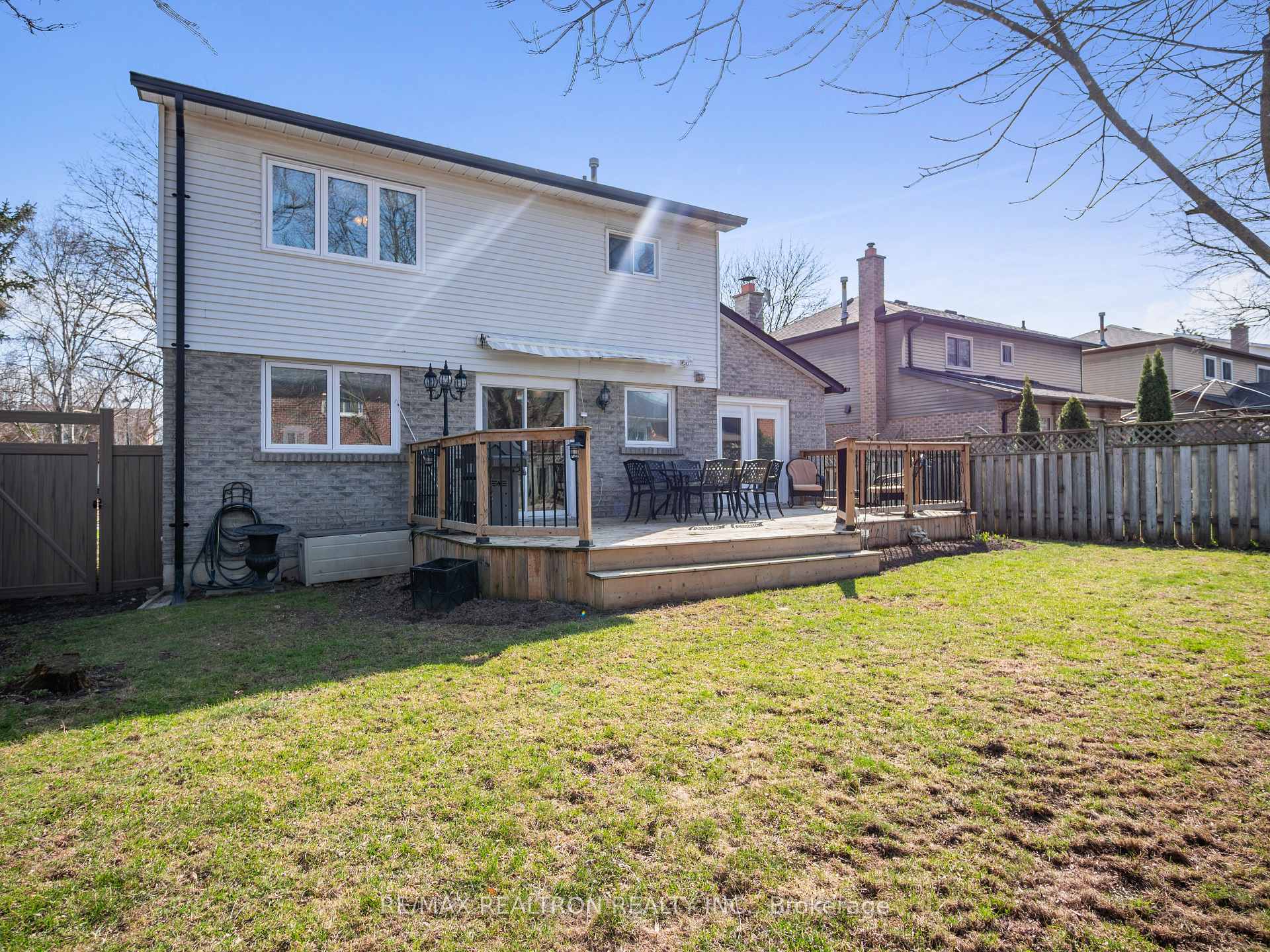 Photo 3 of 200 Willow Lane, Newmarket, Bristol-London — HOMEH