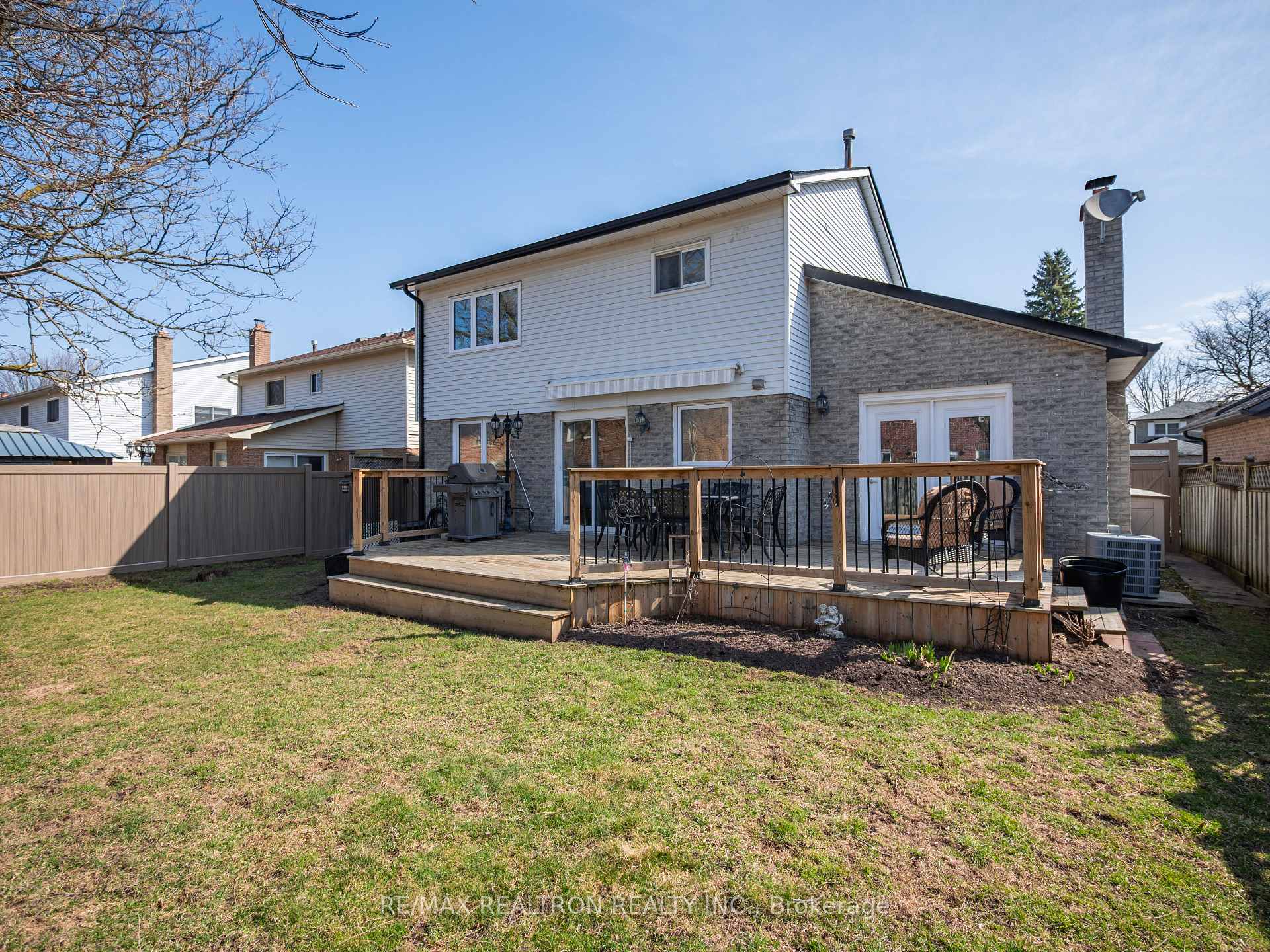 Photo 12 of 200 Willow Lane, Newmarket, Bristol-London — HOMEH