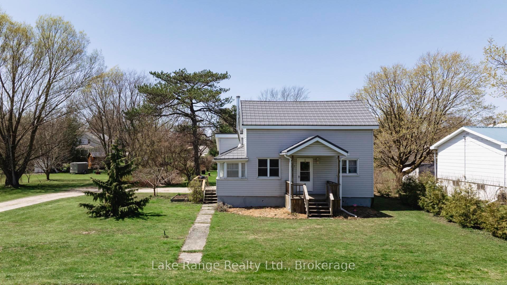 Photo 1 of 592 Inglis Street, Huron-Kinloss, Lucknow — HOMEH