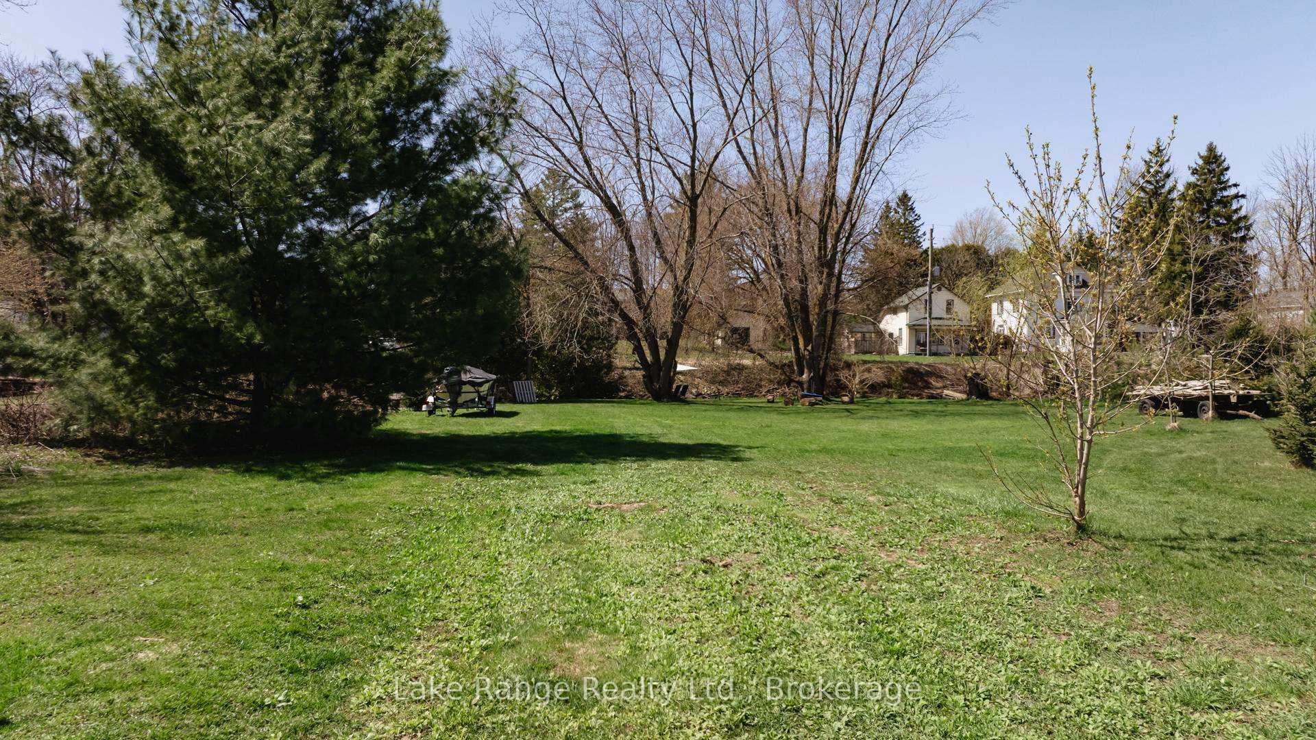 Photo 5 of 592 Inglis Street, Huron-Kinloss, Lucknow — HOMEH