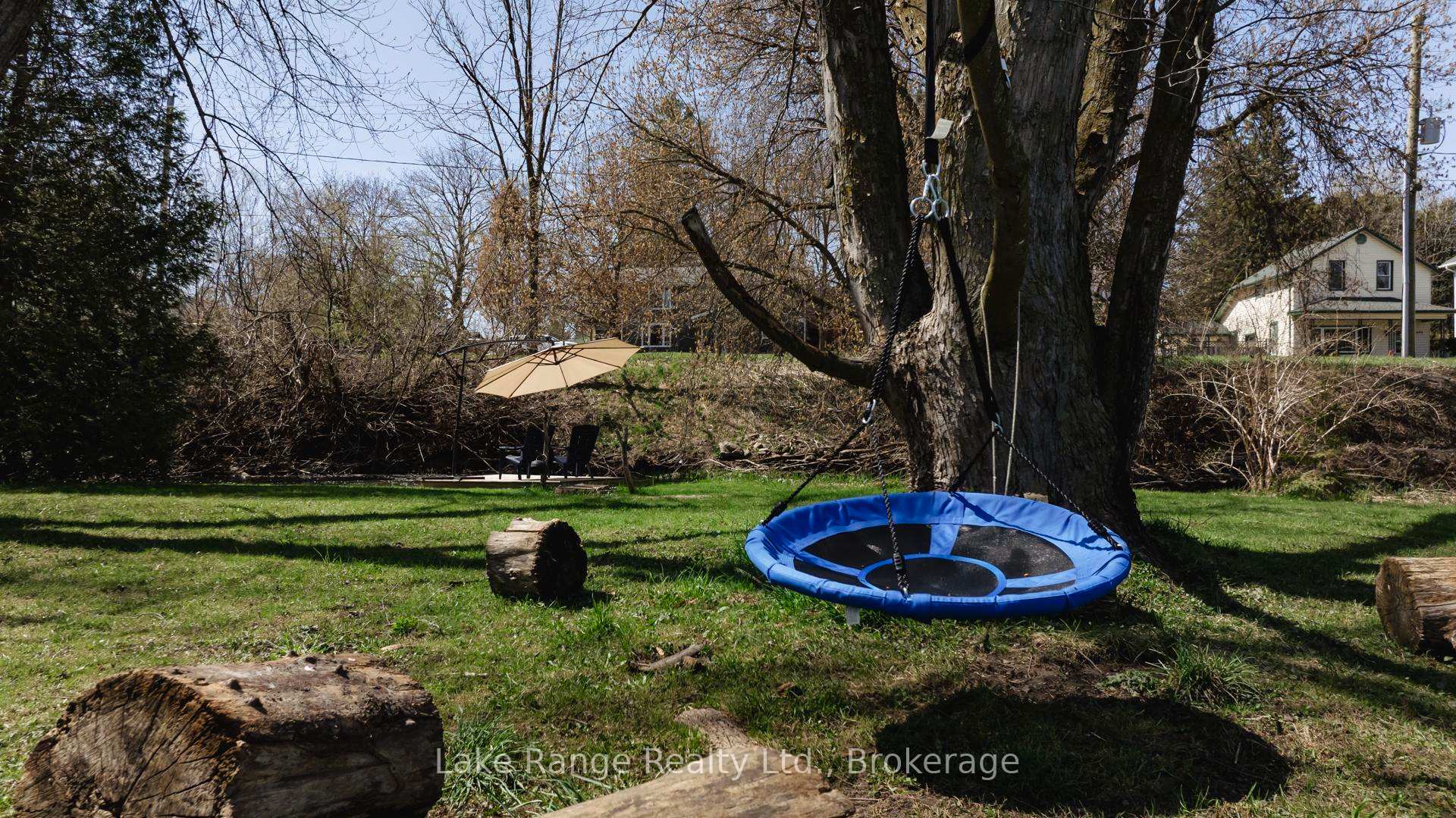 Photo 6 of 592 Inglis Street, Huron-Kinloss, Lucknow — HOMEH