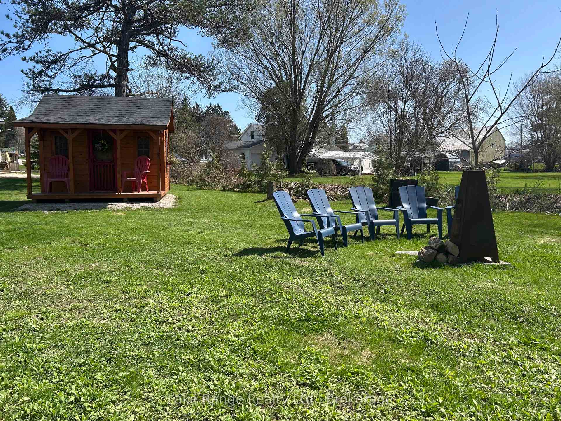 Photo 12 of 592 Inglis Street, Huron-Kinloss, Lucknow — HOMEH