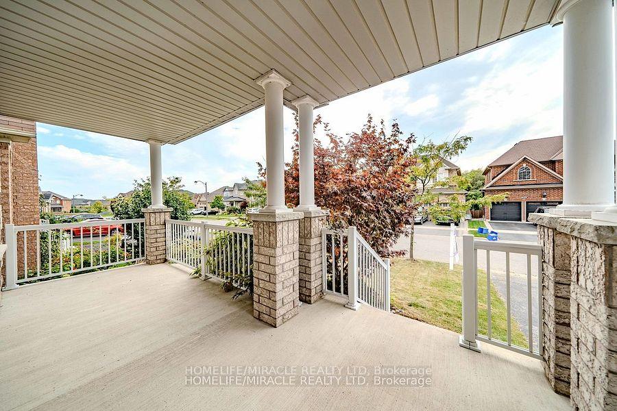 Photo 3 of 828 Black Cherry Drive, Oshawa, Taunton — HOMEH
