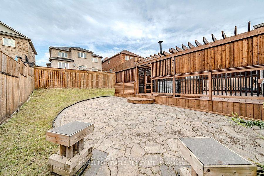 Photo 9 of 828 Black Cherry Drive, Oshawa, Taunton — HOMEH