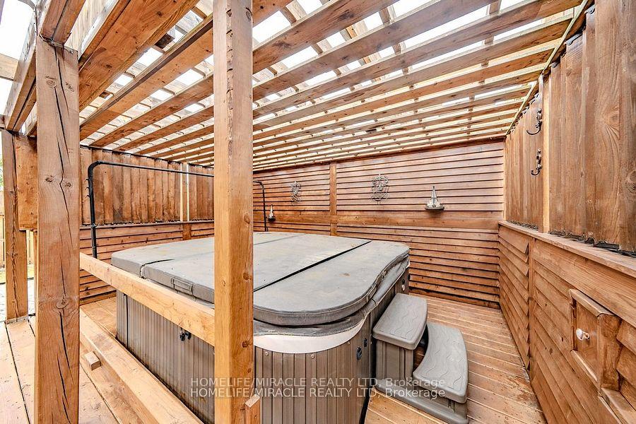 Photo 10 of 828 Black Cherry Drive, Oshawa, Taunton — HOMEH