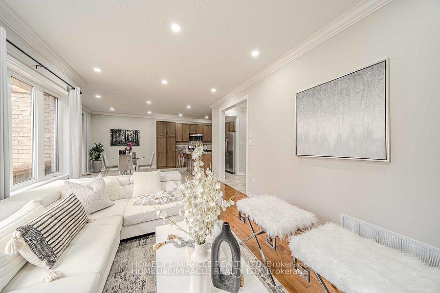 Photo 13 of 828 Black Cherry Drive, Oshawa, Taunton — HOMEH